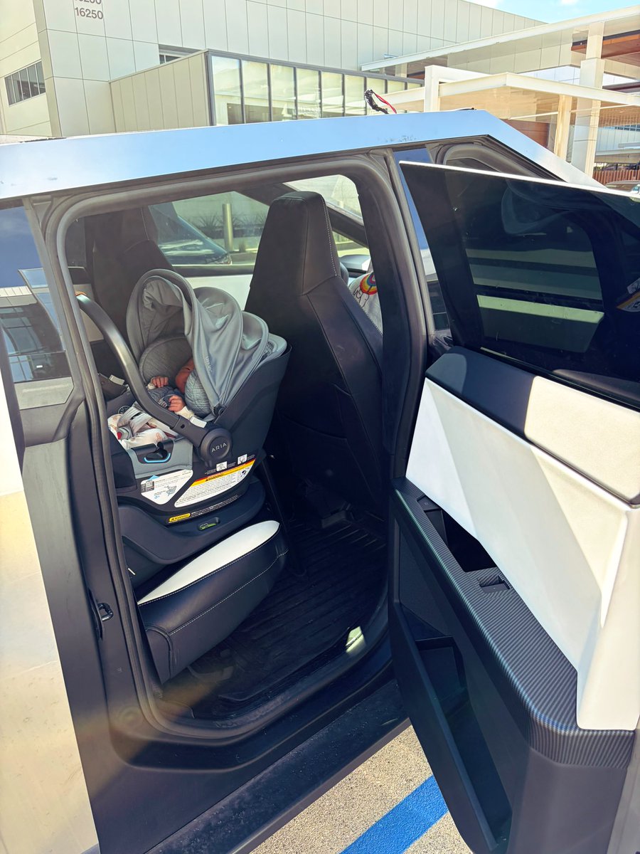 affinity892's tweet image. Having a child is an amazing experience. I was told this all the time from an early age but you never truly understand until you actually have a baby.  I realized how we were all once cared by our parents, caregivers, doctors, nurses and any other helpers with unconditional love