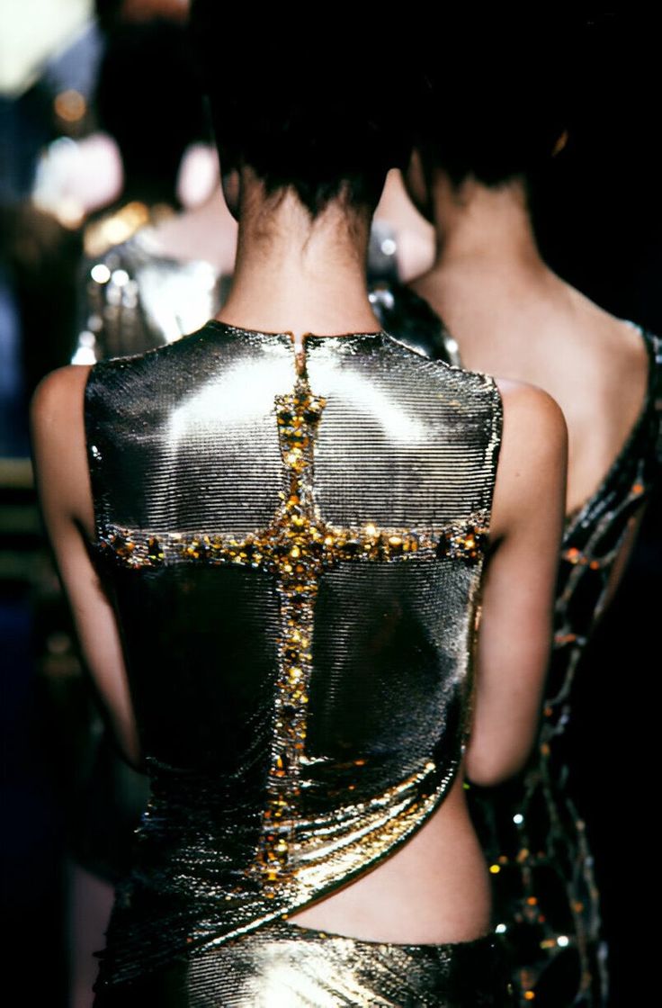 Neutralious's tweet photo. Versace 1997 https://t.co/6al23rRG0n