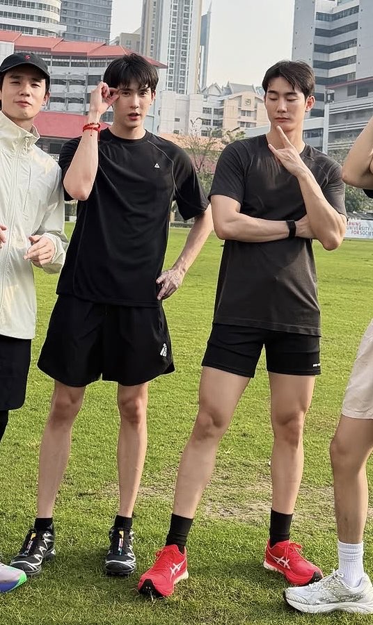 ละคนที่บ้าไซส์ดิฟจะอยุ่ยังไงคะ ดูขายัยกะขาตี๋สิ้ เฮ้ว