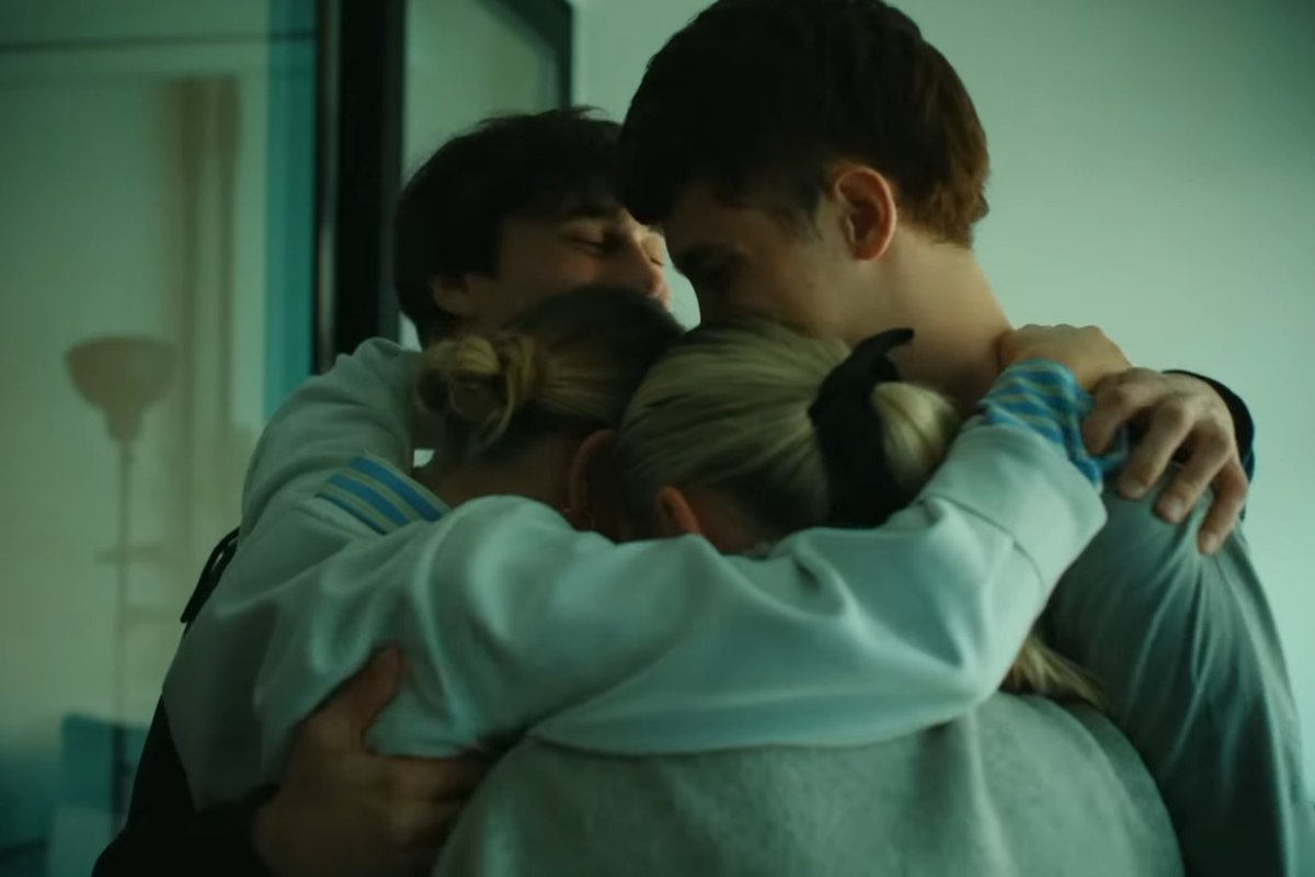 eftixaki0's tweet image. "people need people" #sramhr