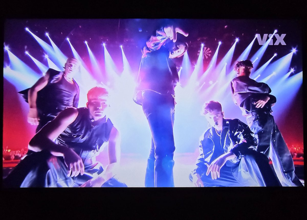 aggiyang08's tweet photo. Orgullosisima de mis muchachos 😎🤍 lo hicieron como los grandes. Un performance increíble, visuales de impacto y las voces 😇. Gracias @santos_bravos por todo su esfuerzo, mi apoyo y mi amor con ustedes desde el inicio 🤍🤍 #STBV_lonuestro https://t.co/t5vG5FTMZY