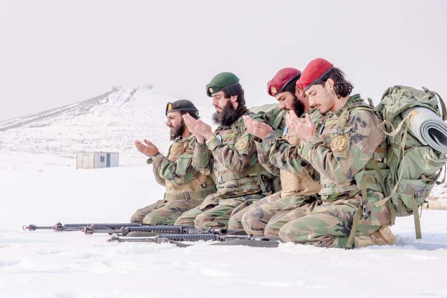 ملت او الله ته وفادار، ملي اسلامي پوځ د افغانستان له عزت او خپلواکۍ څخه تر وروستۍ سلګۍ دفاع کوي. 
#اسلامي_ملي_اردو