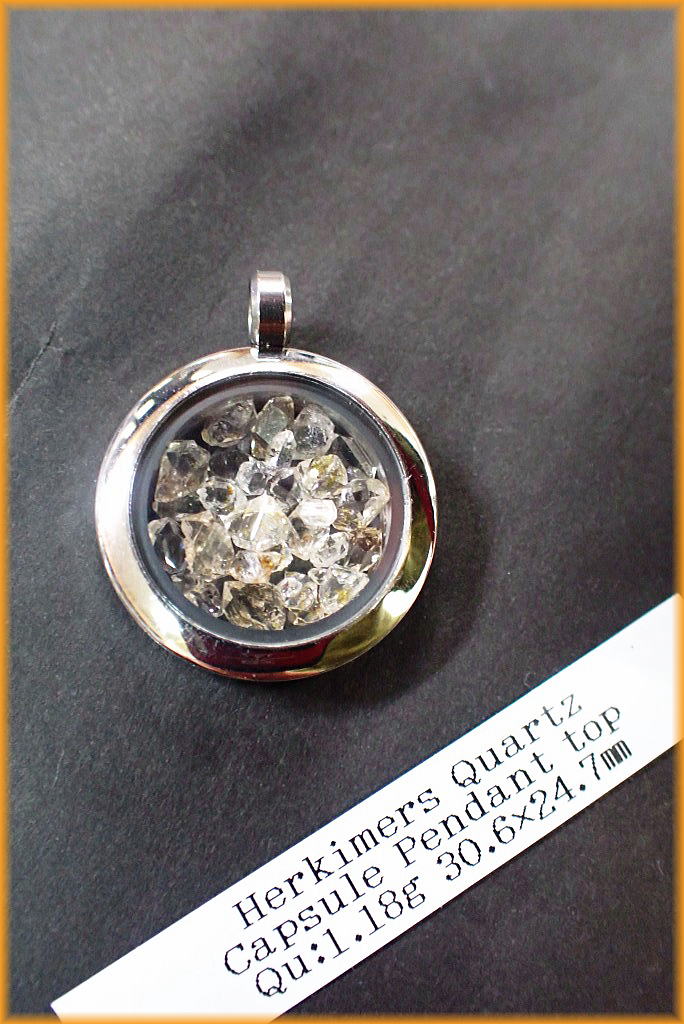 #鉱物 アクセも入荷いたしました。 #薫風花乃堂 のウェブをご覧いただければ幸いです。#神保町 #jimbocho #jinbocho #古書 #宮沢賢治