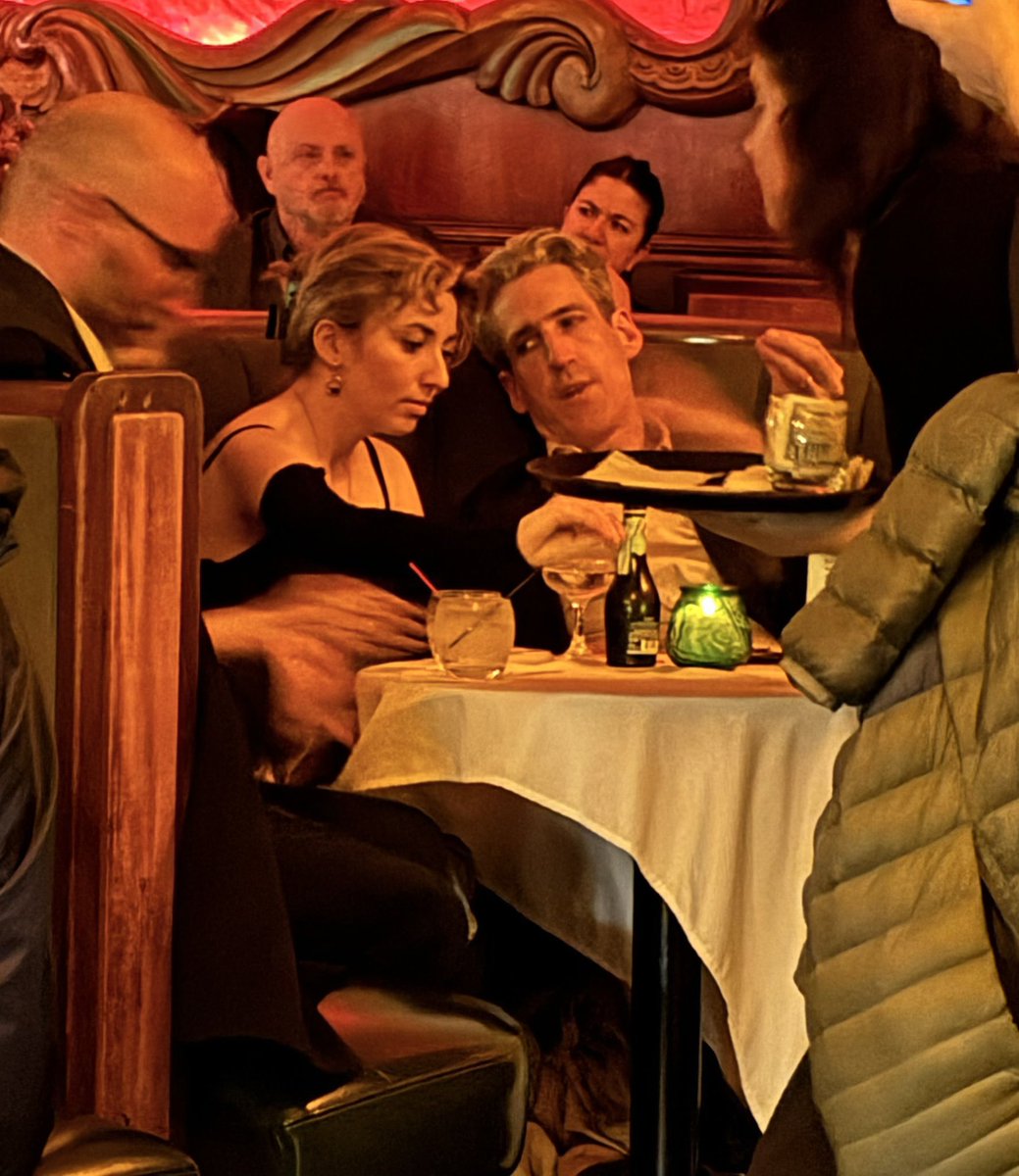 Angela Van Der Pluym tweet media