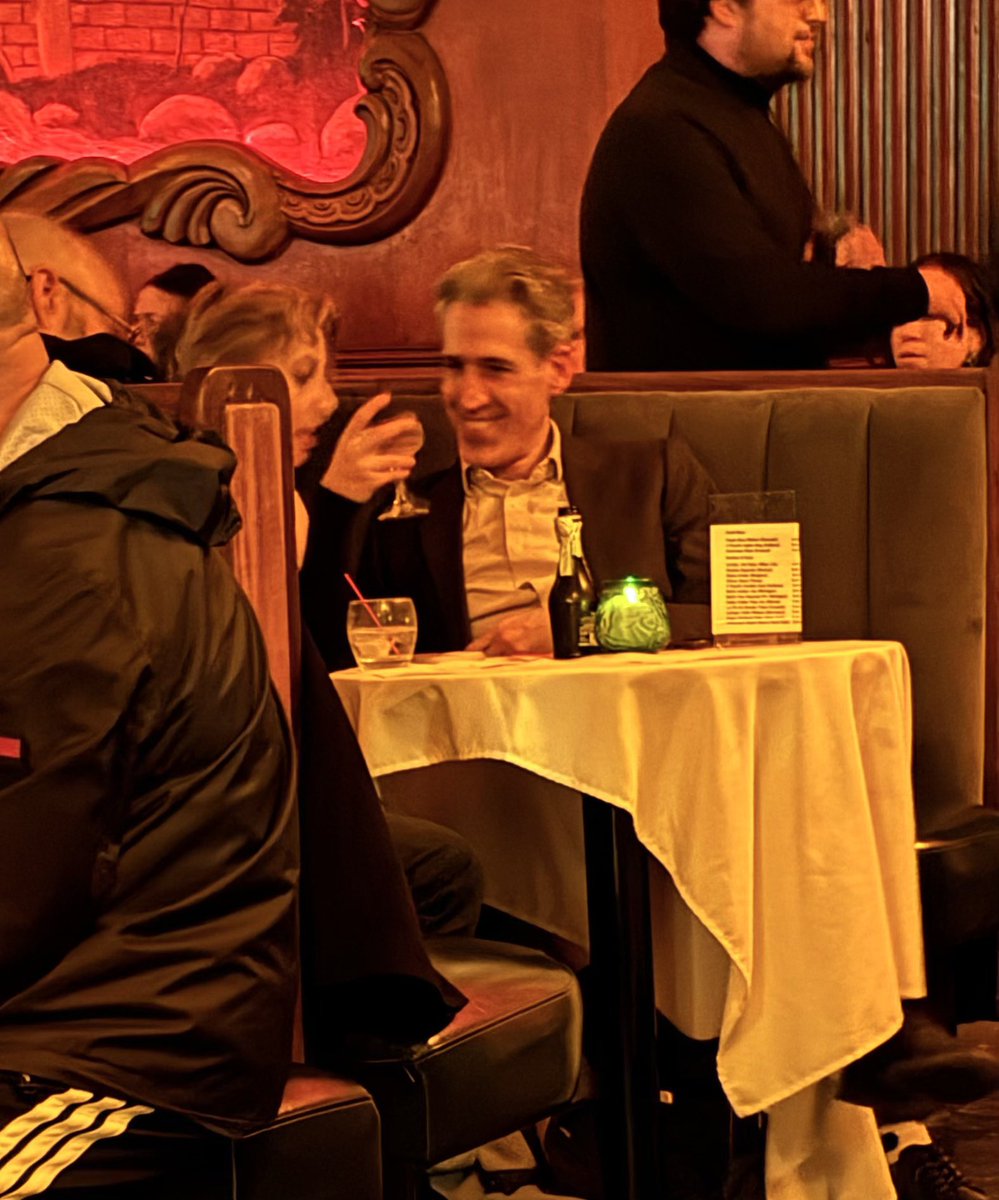 Angela Van Der Pluym tweet media