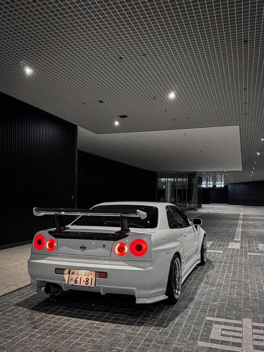 TheAutoHub's tweet photo. R34 Skyline https://t.co/nY0jXIOn2o