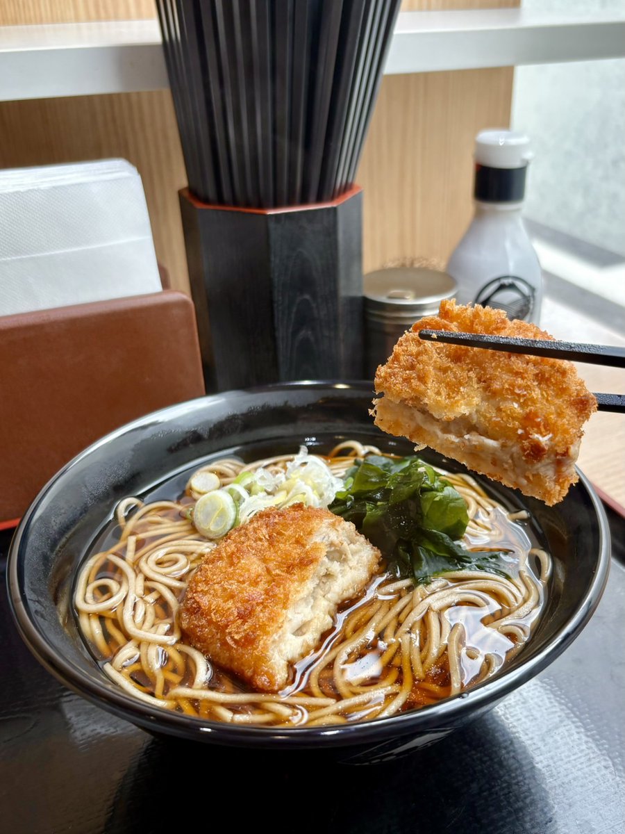 fujisobar's tweet photo. 富士そば数店舗で愛媛県特産の"伊予美人コロッケ"を使った『伊予美人コロッケそば』が販売されていること、これはコロッケ好きに早急に知らせなければ......!!!!!! https://t.co/HvvctPhnO2