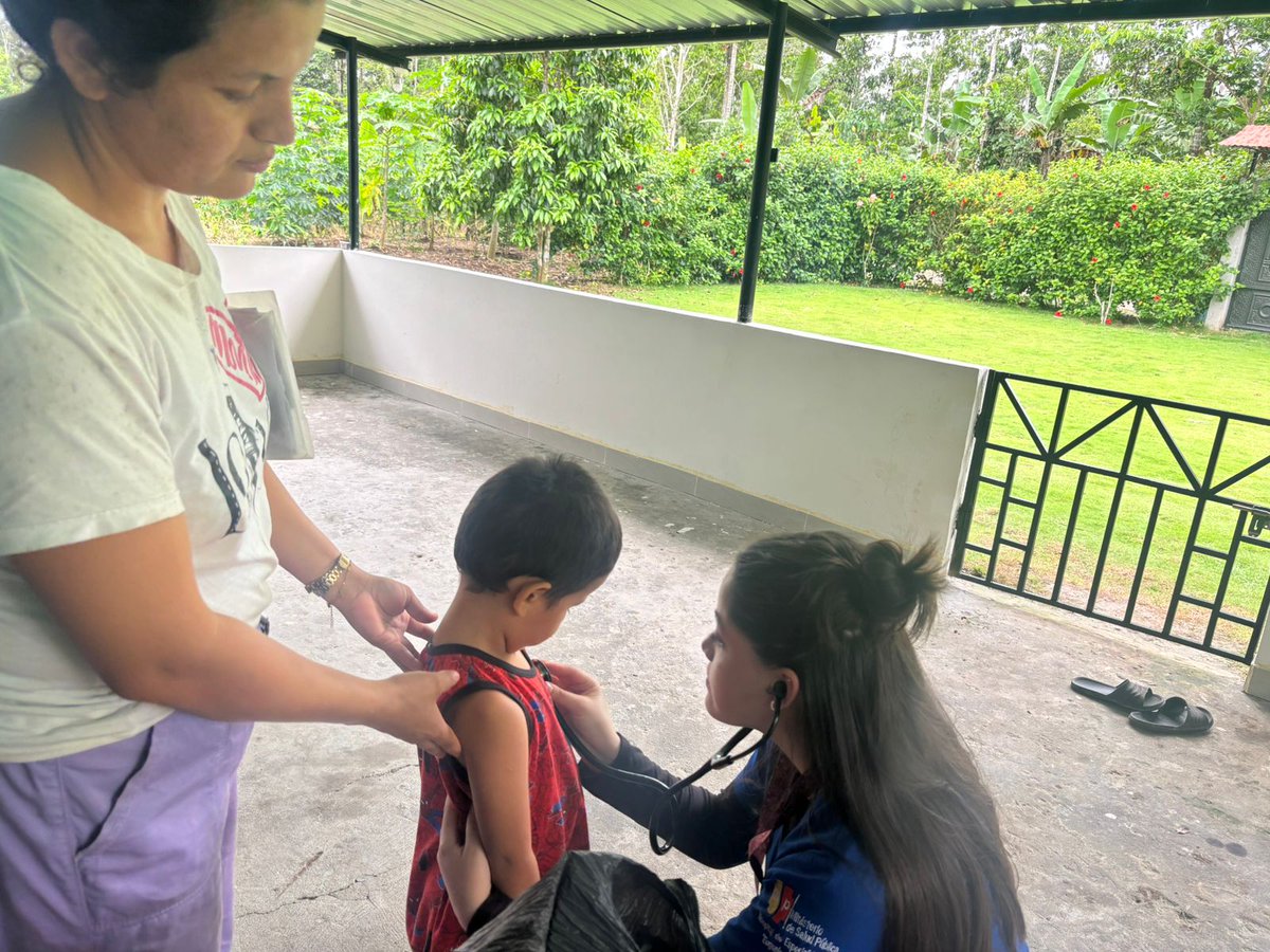 📍 #Sucumbíos | Se actualizan fichas familiares y registros de la comunidad Jesús del Gran Poder #Tarapoa. ¡Garantizamos atención segura y de calidad!
#MSPEnTerritorio
#ElNuevoEcuador