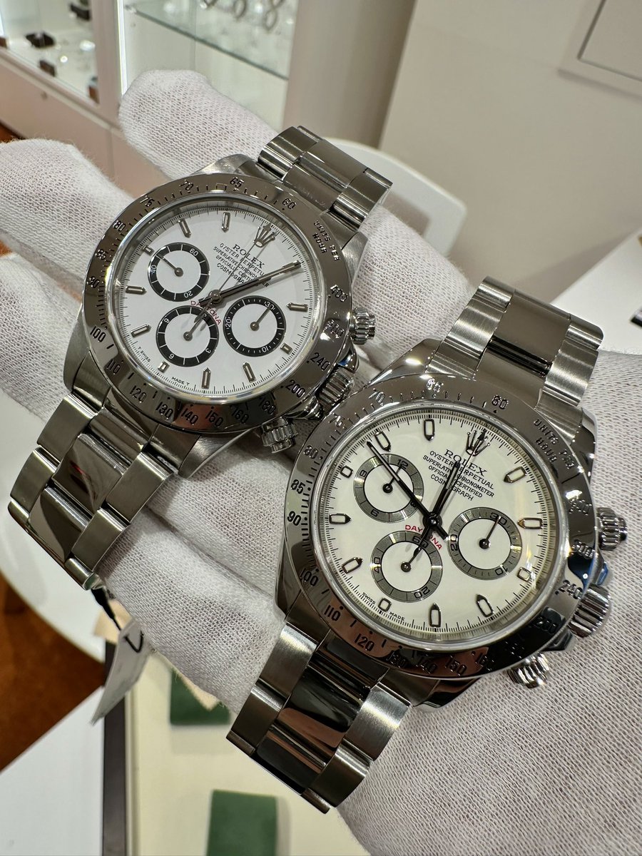 riberowatch's tweet image. 【今日のデイトナ比較】

この116520 K番のダイアルカラー、実は製造初期の塗料が原因で変色したと言われています。

左：Ref.16520 ホワイトダイアル（純粋な白）
右：Ref.116520 K番 アイボリーダイアル（日焼けした白？いいえ、これが個性です）

並べてみると色の違いがはっきり！