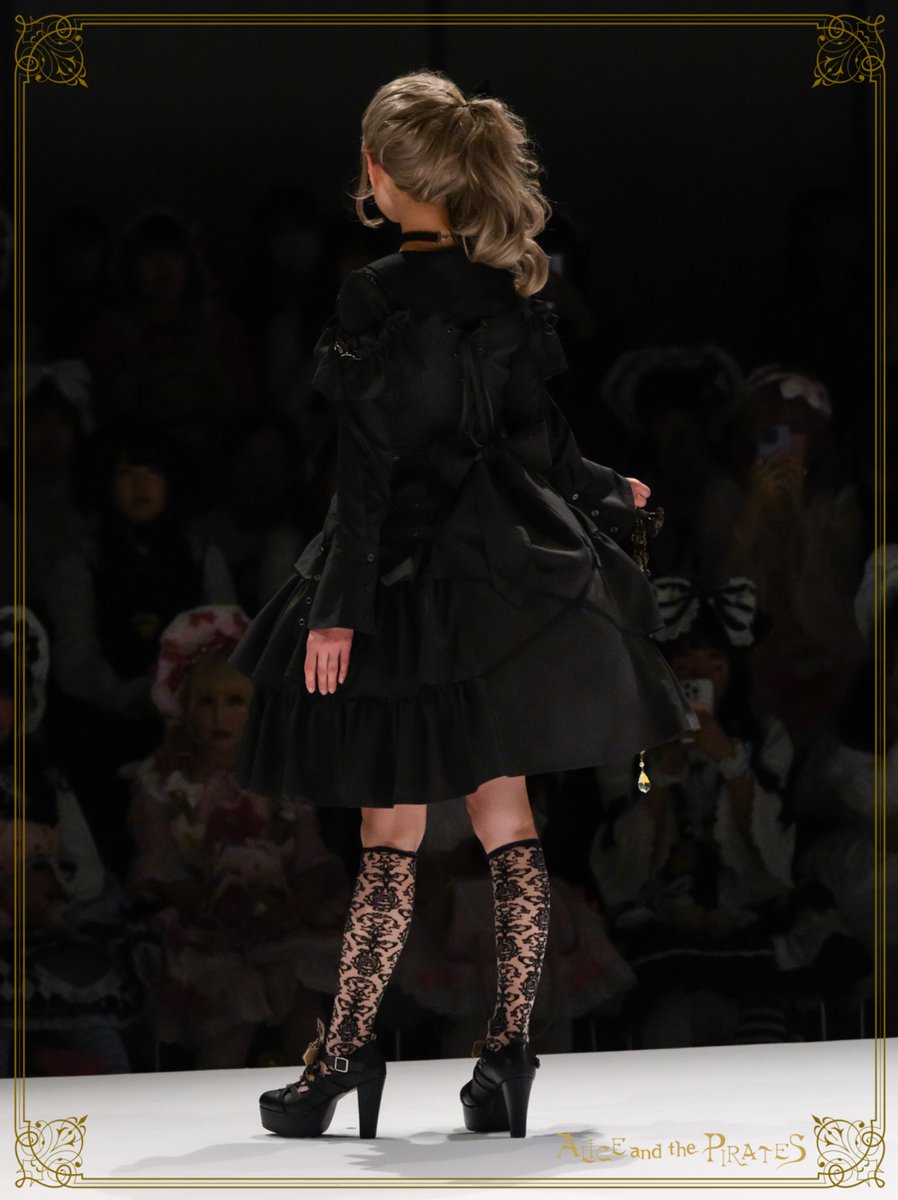 BABY,THE STARS SHINE BRIGHT ALICE and the PIRATES BRAND-NEW