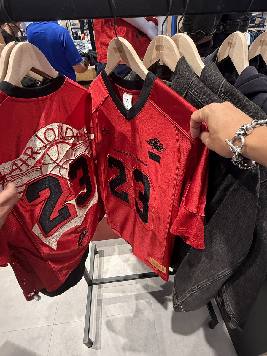 HaLpOn1's tweet photo. デニムシャツ売り切れ

ジャケットとパンツGET😎

#jordan 
#ジョーダン
#Levis
#nike
#リーバイス
#ナイキ https://t.co/eyi4aCHMdM