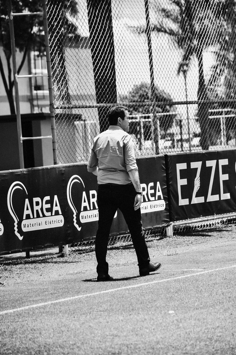 povotime1910's tweet photo. 🎙️| Marcelo Paz abre o jogo sobre sua expectativa na permanência de Memphis no Corinthians: 

“A minha expectativa é boa, porque a gente percebe no comportamento dele [Memphis], nas atitudes, no sorriso, que ele quer ficar no Corinthians, que ele tem o desejo de ficar. Mas não é só querer ficar; é de fato o projeto, equacionar o que ficou para trás — todo mundo sabe que existe algo a ser equacionado — e entender o que se pensa para frente. Quando o atleta tem o desejo, as coisas caminham de forma mais fluida. Como o Corinthians também tem o desejo, naturalmente acho que vamos conseguir chegar a uma equação que fique boa para os dois lados. O desejo é que ele permaneça. É um ídolo, um atleta campeão e um líder do elenco."

✍️ | @claravalencio_ / R7 
📸 | Equipe Time do Povo