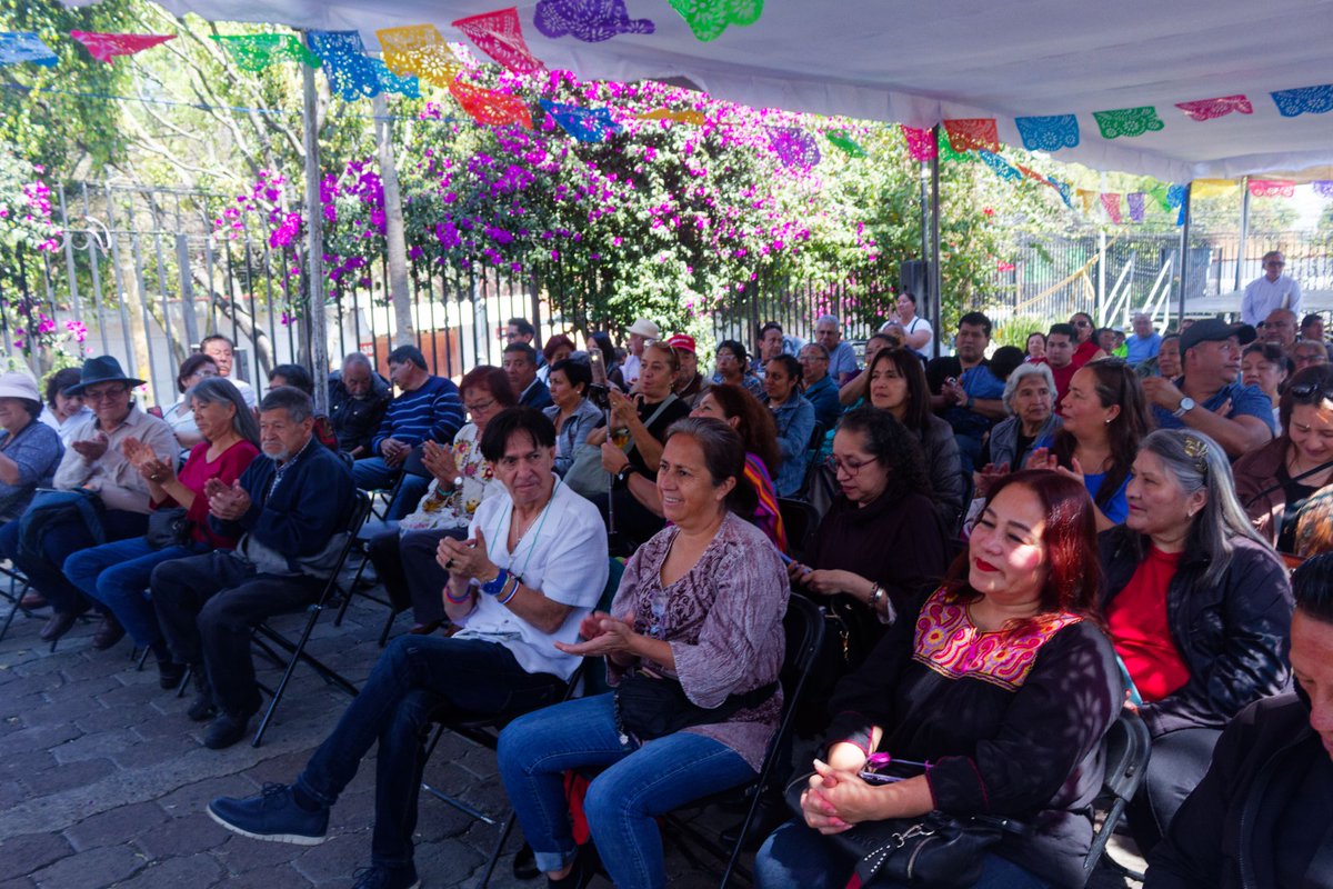 SEPICDMX's tweet photo. Como uno de los resultados del programa de Fortalecimiento y Apoyo a Pueblos y Barrios Originarios #FAPO,  en su modalidad de #PublicacionesconIdentidad,  se presentó el libro: 

"Tlalamatl de Santa María de la Natividad Tetelpan. Un pueblo entre sierras y barrancas". https://t.co/MLzSJgyLCE