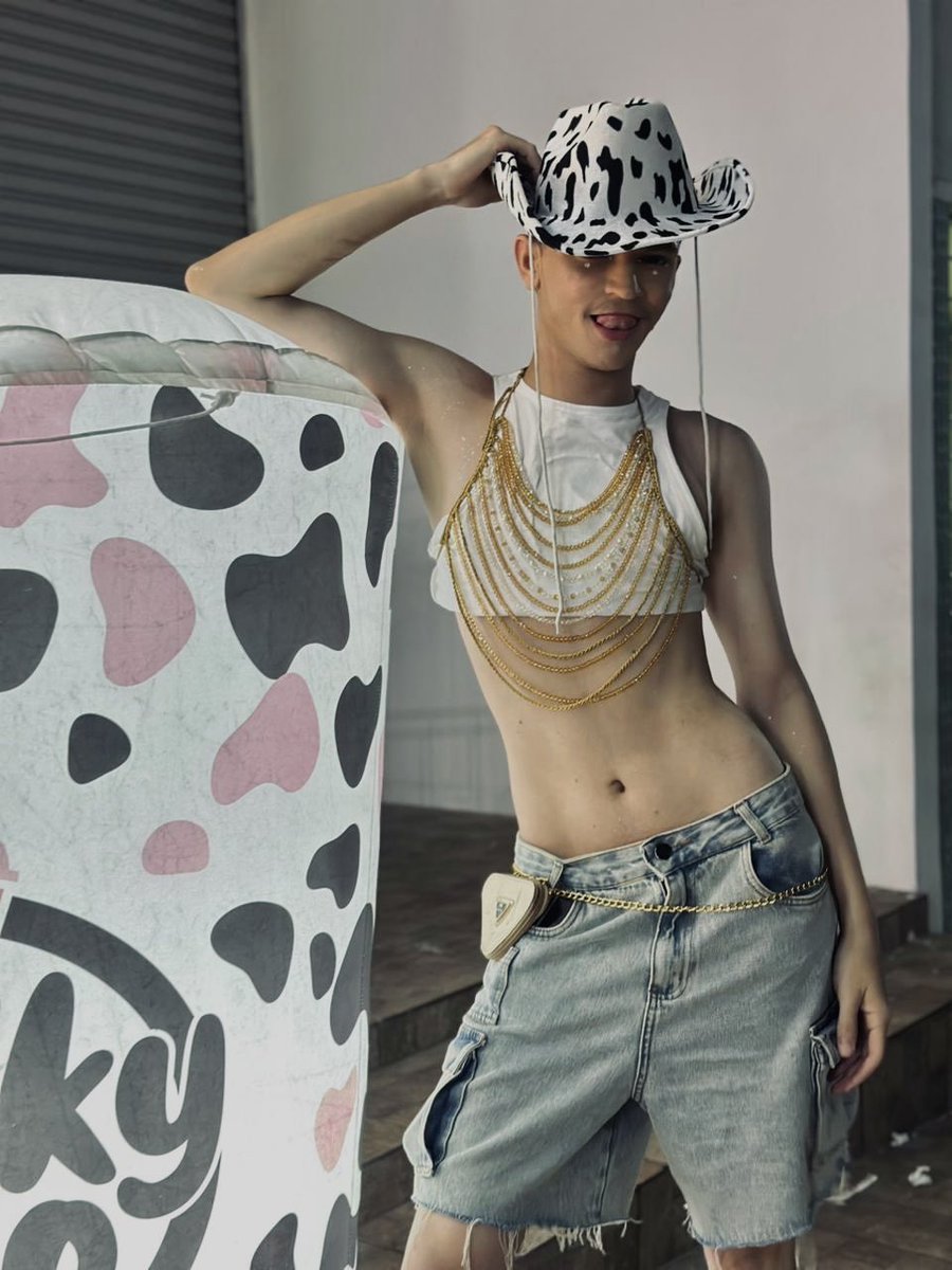 borggges_'s tweet photo. um dia disse a filosofa contemporânea beyonce: “This ain't Texas…” 🤠✨ #carnaval2026 https://t.co/qk8cfgTW8Q