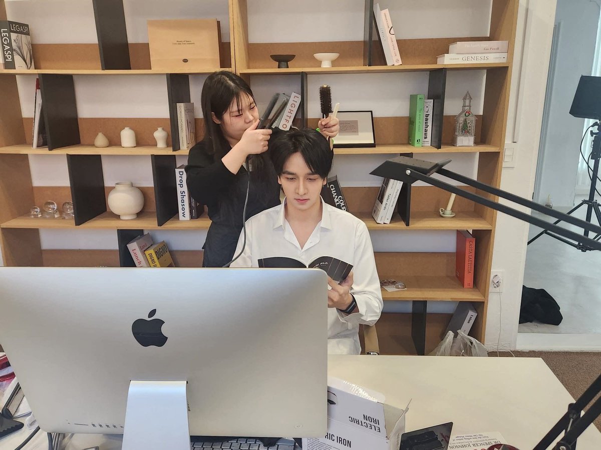 MomKTP's tweet image. 🎬😈 ภาพแรกเปิดกล้องวันแรกของ 
“กองทัพ พีค” กับซีรี่ส์ The Devil"s Kiss

ขอบคุณ @daradaily นะคะ🫶🏻🙏🏻 
daradaily.com/news/159572/re…

#TheDevilsKiss 
#KONGTHAPPEAK #กองทัพพีค