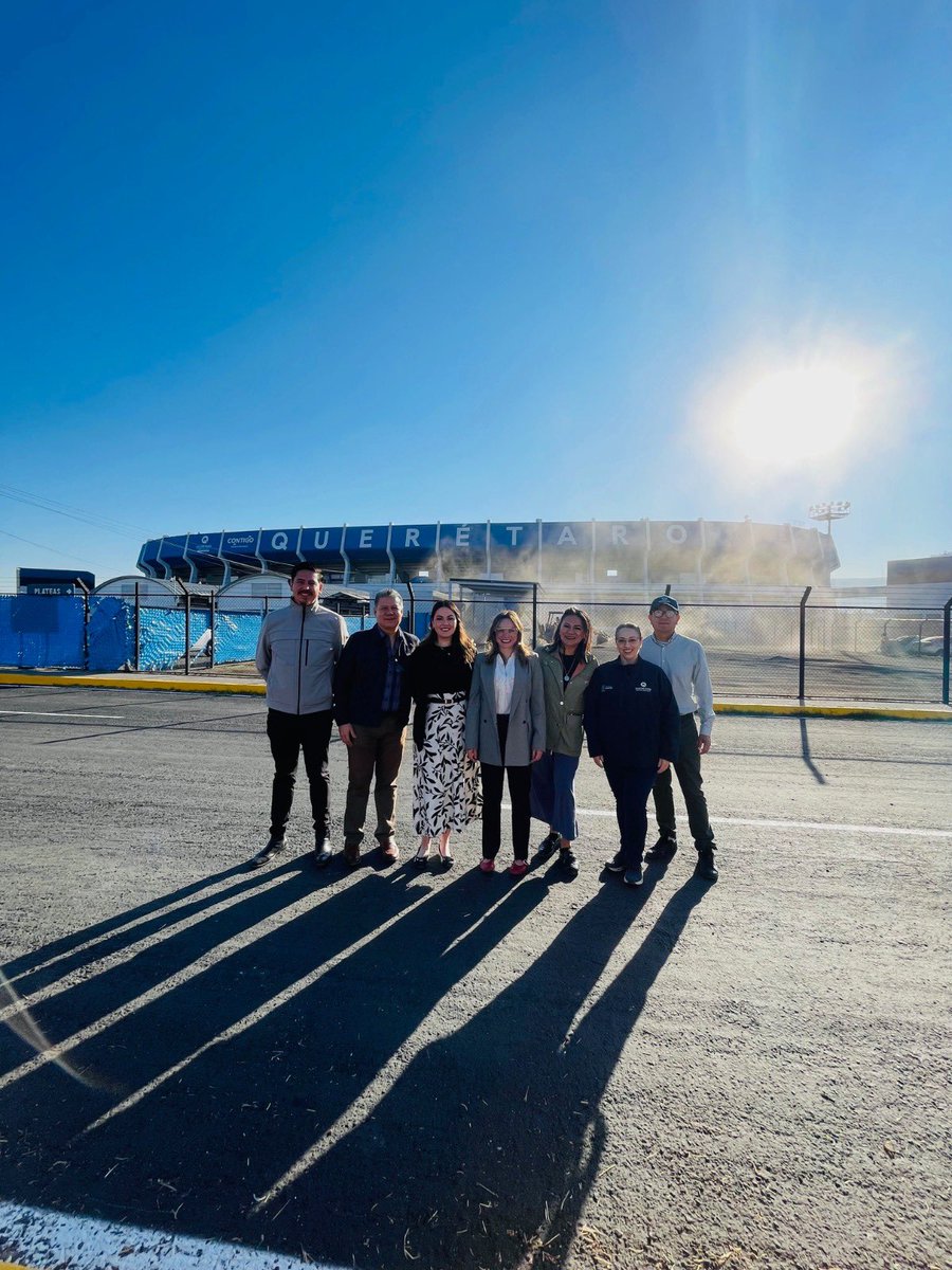 Por órdenes de Mauricio Kuri, el trabajo incansable de la Oficial Mayor del gobierno del estado,Gobierno del Estado, LYNDA Luna, va dejando huella para que el estadio Corregidora y sus alrededores, ya con alumbrado Municipio de Querétaro, estén a la altura de la mejor afición.