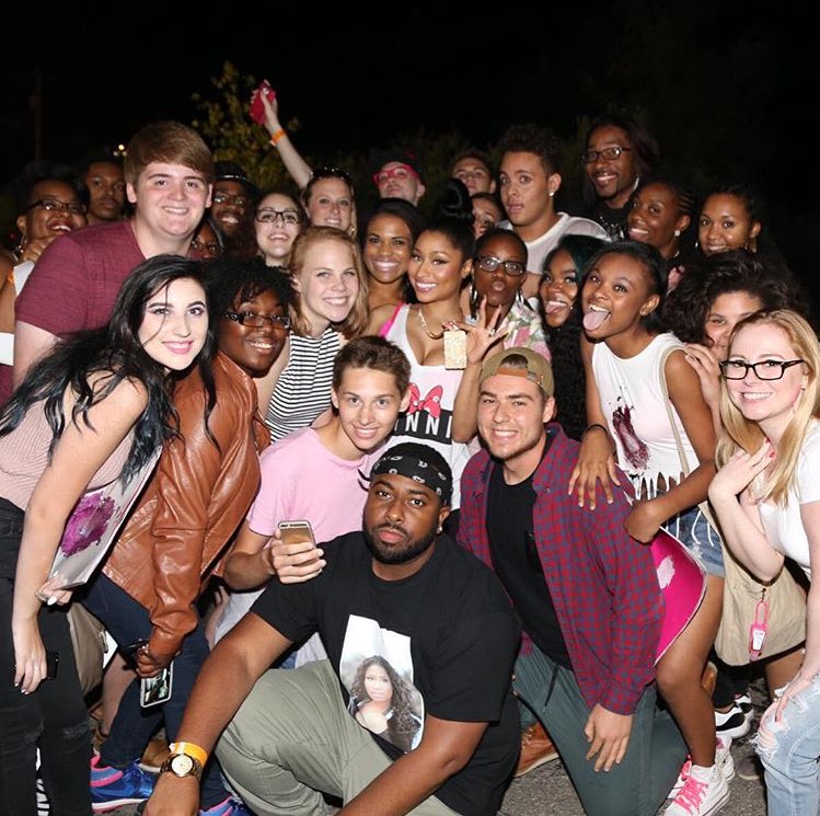 AnthonyyPrince's tweet image. Barbz! Post your favorite memories and trend #NotABot 🩷 They can pay for the blogs all the want, but the Barbz &amp;amp; @NICKIMINAJ aren’t going NOWHERE! If anything ➡️ we’re going to support her HARDER! @JasonBeeferman @politico