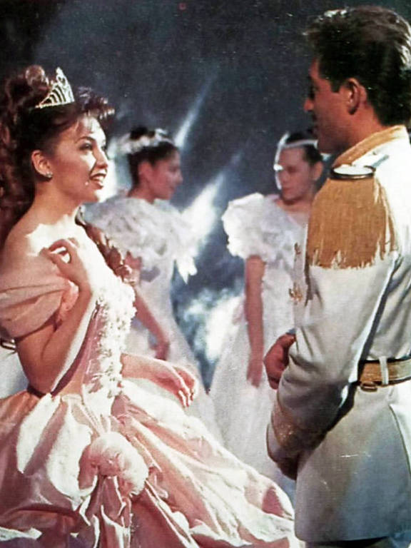 Tiagupereira's tweet image. A eterna Maria do Bairro, Thalia. Sempre linda!

#Premiolonuestro #Dancingqueen