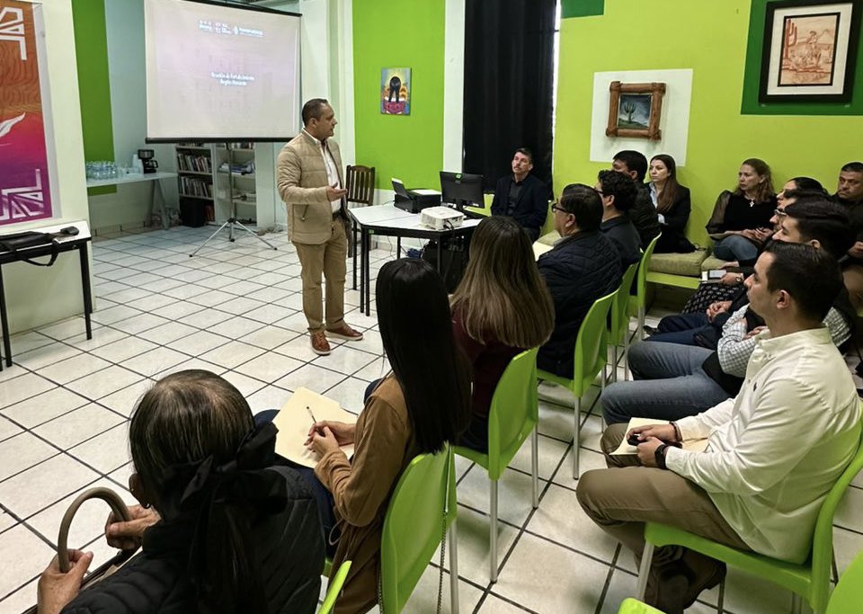 Muy buena reunión de trabajo intermunicipal en Caborca, con Unidades de Transparencia y OICs de 11 municipios del distrito de Altar con temas:

•Verificación de Obligaciones 
•Solicitudes de información 
•Recursos de Revisión 
•Avances en Plataforma Nacional de Transparencia