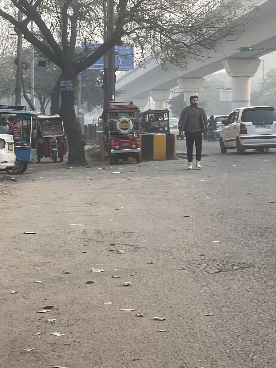 DeAashish's tweet photo. @noida_authority @CeoNoida @ChiefSecyUP @CMOfficeUP @dmgbnagar @dr_maheshsharma @InfoDeptUP @myogiadityanath @NandiGuptaBJP @PankajSinghBJP @UPGovt @Noidatraffic Today also same situation https://t.co/rHc60E8ODc