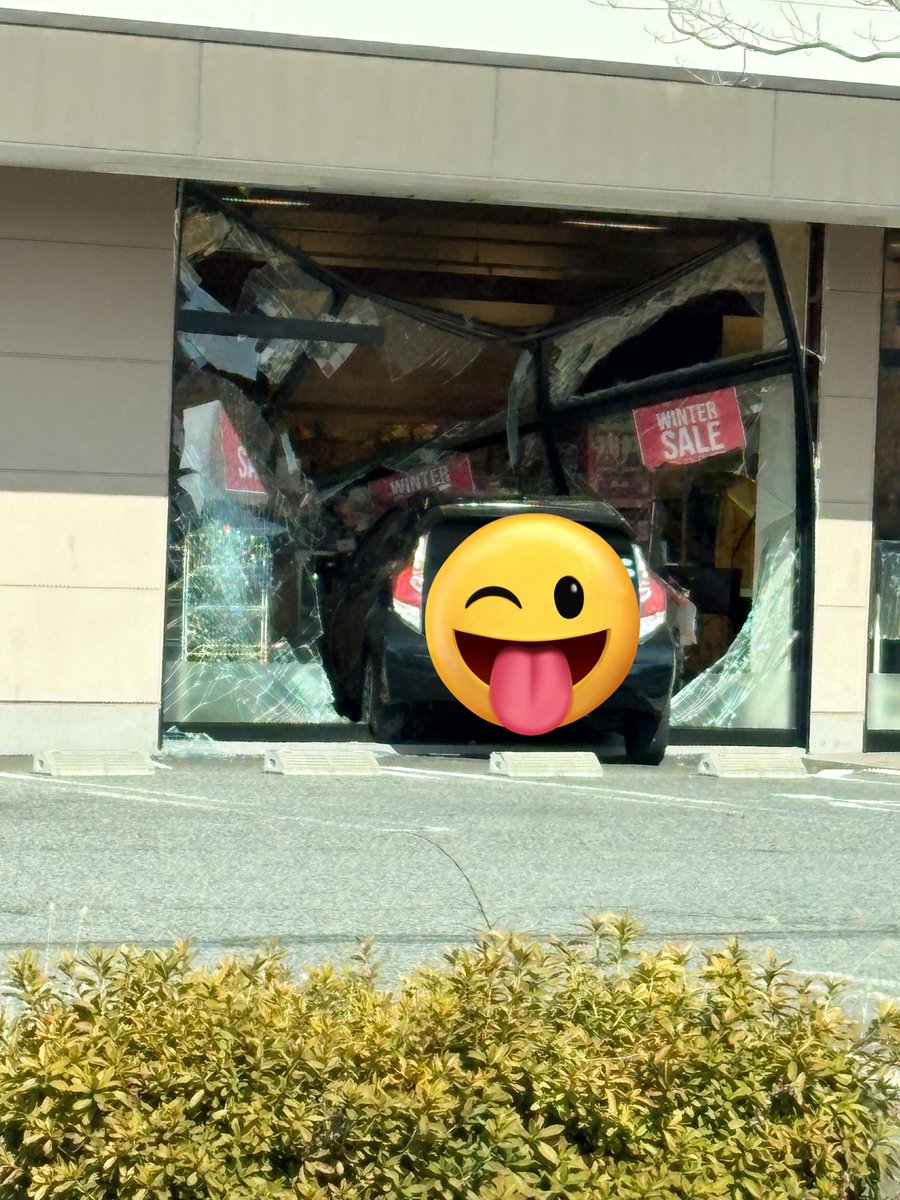 4material3's tweet photo. 軽井沢ホームバザー 長野南店 
ありゃりゃー https://t.co/gaMU6AQnnx