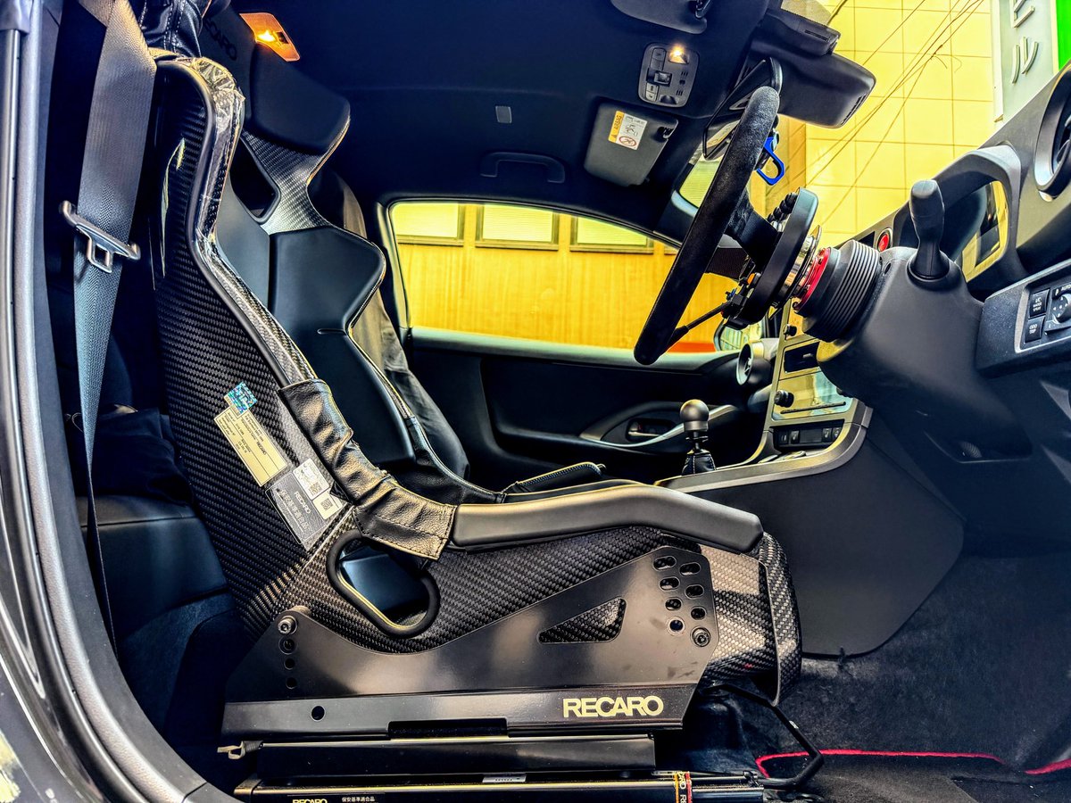 pa_pa_0003's tweet image. #この車を選んだ理由

【選ばない理由がない】

希少車でもガレージ保管とかでなく

街中を走り

『スポーツカーってこんなにカッコいいんだ！』

と知ってもらいたい…。

写真OK！

子供達が運転席に座るのもOK！

将来、スポーツカーに乗ってくれる子が増えたら嬉しいですね！