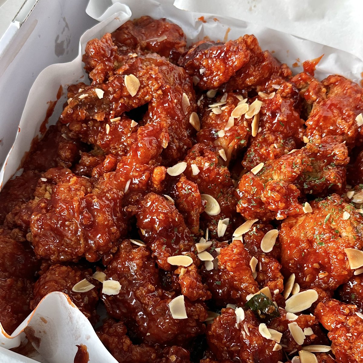 연휴전 톡딜로 주문한 만석 닭강정이 
도착했습니다 (뼈있음, 매운맛)

✨조져볼게✨