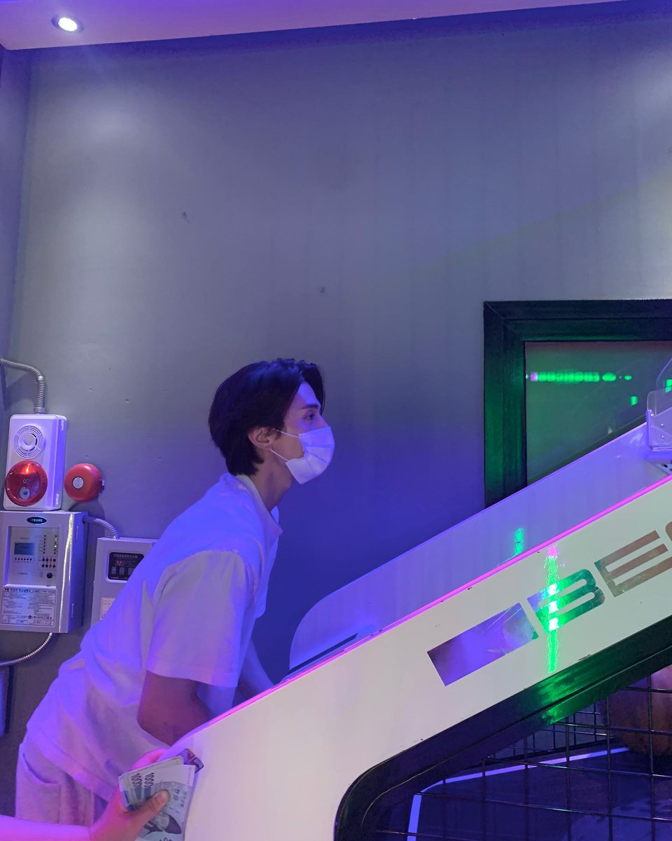 욱동이. tweet media