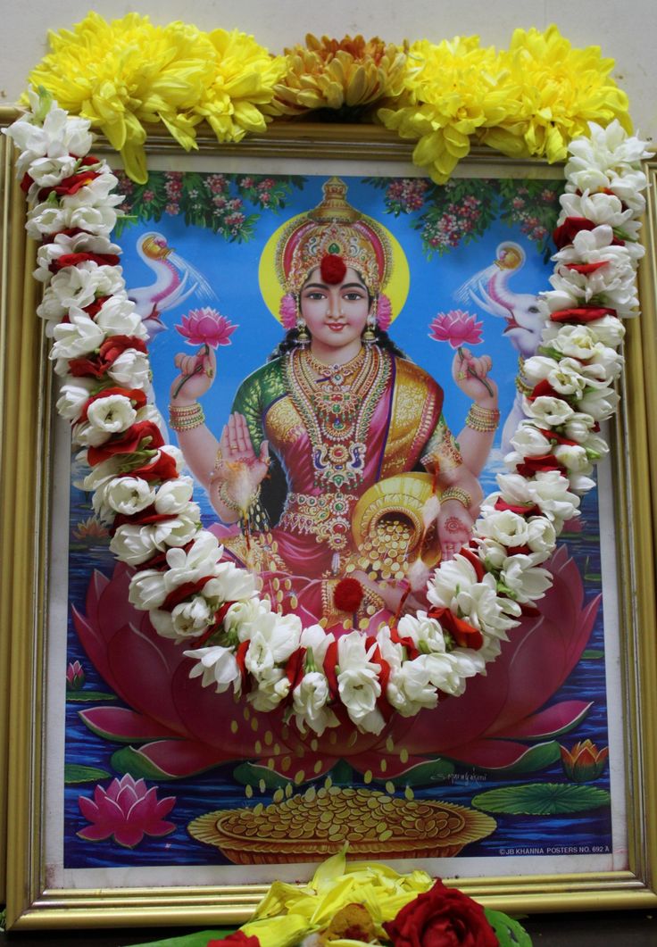 iRichaAwasthi's tweet photo. उसी घर लक्ष्मी जी का वास होता है 
जिस घर कन्या का सम्मान होता है 

जय माता लक्ष्मी जी 🙏❤️ https://t.co/dKC8bUTY5x