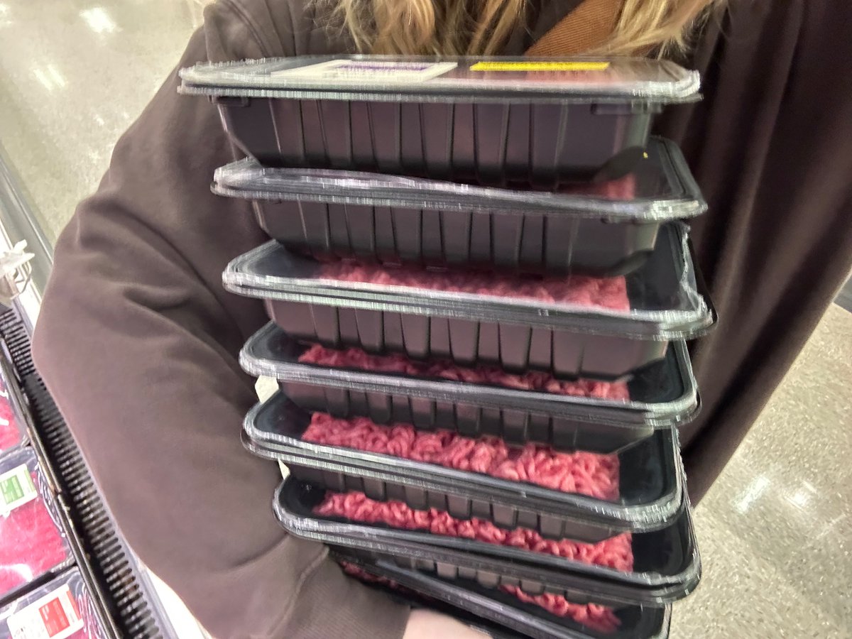 seattleiminyou's tweet photo. This ground beef was on sale for $3 a pound I am having hamburgers for the foreseeable future https://t.co/MNTBK0RVMA