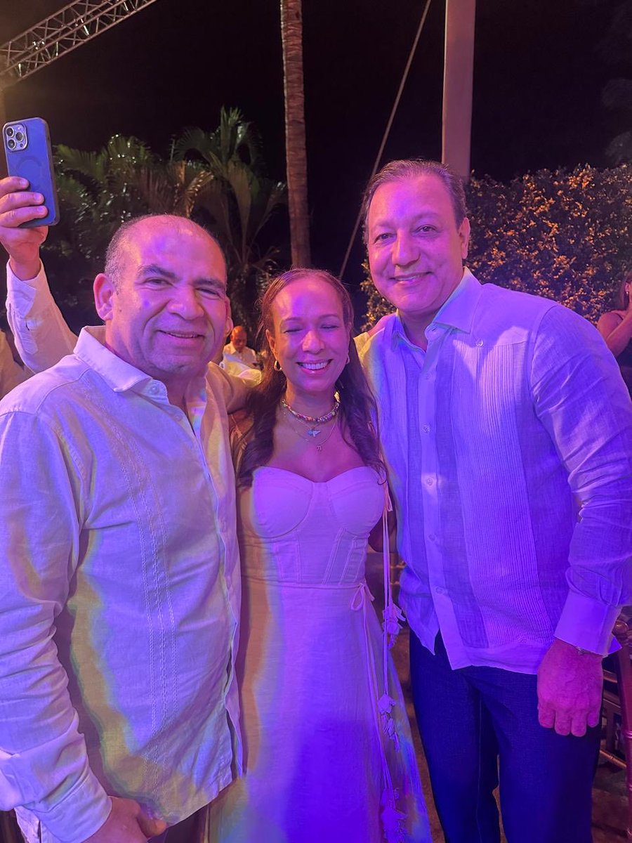 JhovannyLS's tweet photo. Coincidencias en buena compañía.
Un saludo cordial a ⁦@AbelMartinezD⁩ con quien compartí brevemente en el cumpleaños de un amigo en común. https://t.co/JYBglcO6eH