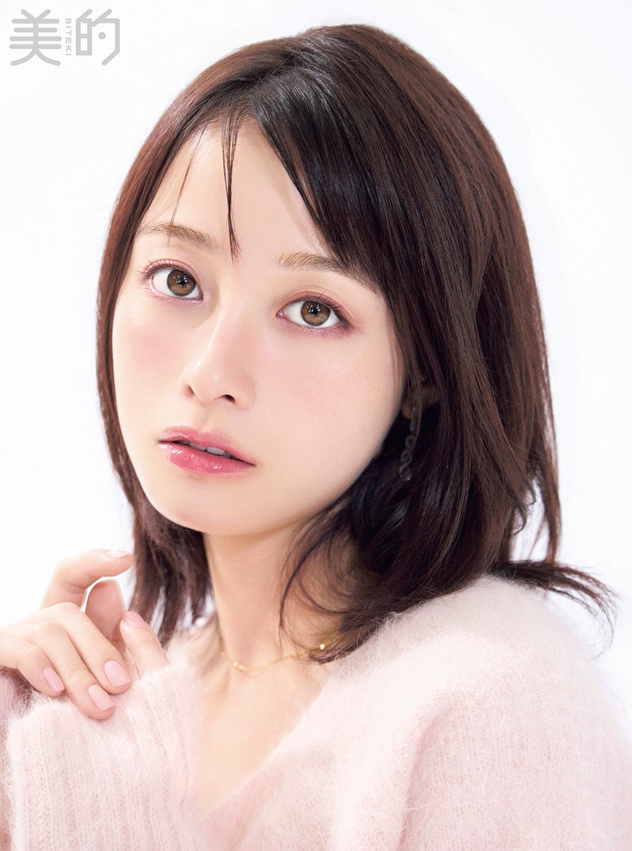 modelpress's tweet photo. ／
橋本環奈「美的」登場
透明感宿るピュアなツヤ肌＆美肩披露✨️
＼

ハッピーオーラの秘訣明かす💭
https://t.co/R2WT13teVR

▫️自身のセルフケア法は？
快眠術、腸活、セルフメイクのポイント

▫️「ヤンドク！」主人公との共通点
「演じながら『私!?』と思う場面も多くて」

@H_KANNA_0203 https://t.co/yo6DWvjjZQ