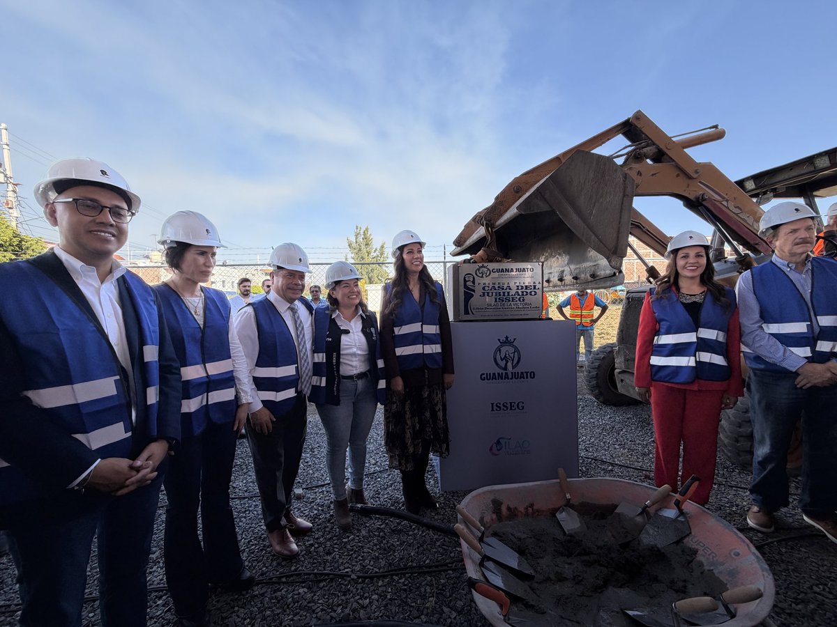 issegente's tweet photo. Se dio el primer paso con la colocación de la primera piedra de la Casa de Jubilados #ISSEG de Silao, por parte de la Gonernadora @LibiaDennise. Este es el inicio de un #nuevocomienzo para nuestras personas jubiladas. 🫶🩷 https://t.co/szKhi0YQuu