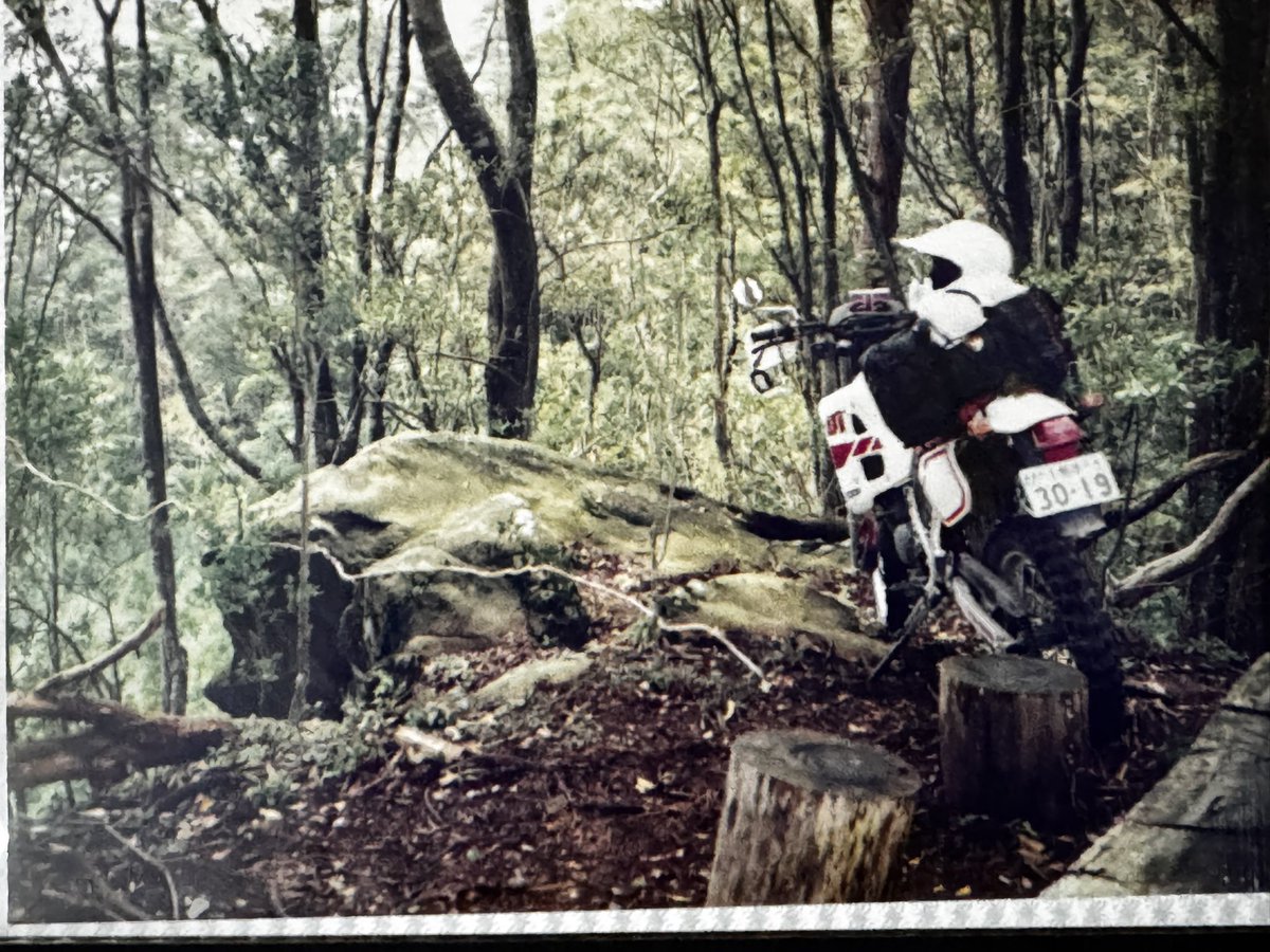 Ohisama_coffee's tweet image. 書類探してたら昔の写真出てきたw
行き止まりだったり、コース走ったり、ジャンプしたり、ツーリングしたり、レースしたり。(太ってたなぁ)
若い頃は遊びまくってたようだ
(今もかw)
#DT200R #KS1 #SJ30