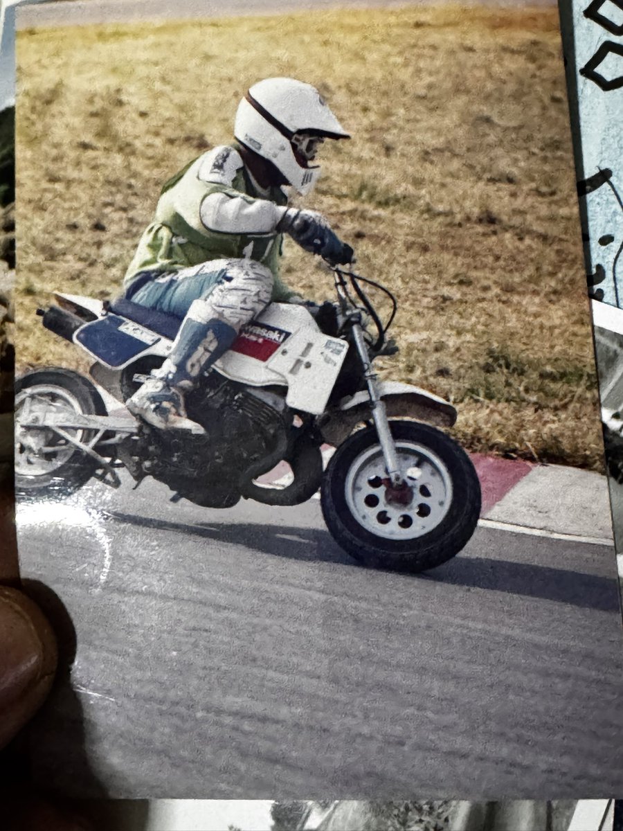 Ohisama_coffee's tweet image. 書類探してたら昔の写真出てきたw
行き止まりだったり、コース走ったり、ジャンプしたり、ツーリングしたり、レースしたり。(太ってたなぁ)
若い頃は遊びまくってたようだ
(今もかw)
#DT200R #KS1 #SJ30