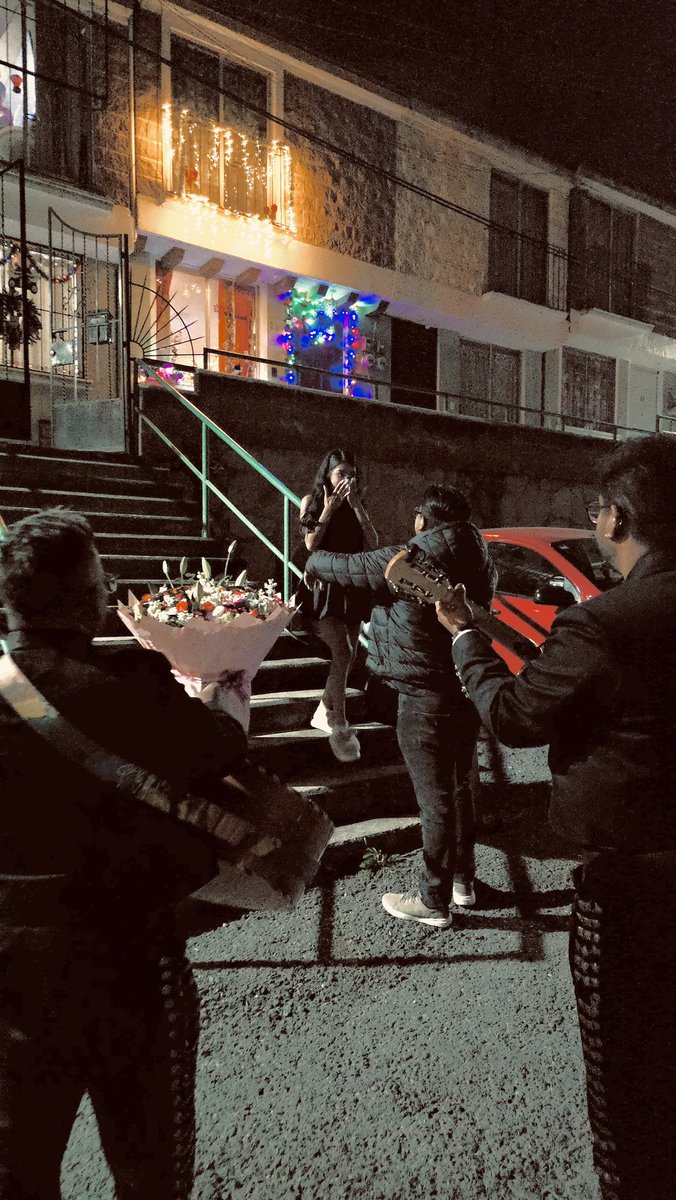 shiarxx's tweet photo. nada ni nadie igualará el sentimiento de ese día en el q me trajo mariachis para q fuera su novia https://t.co/yFOjV94C5F