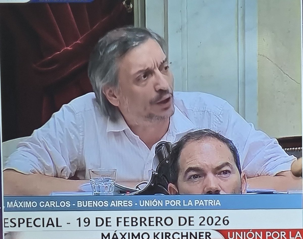 betatrion's tweet photo. Dos ridiculeces se saludan: Máximo Kirchner habla de trabajo mientras su banca sigue con problemas de amortiguación. https://t.co/o8lVIBj8NA
