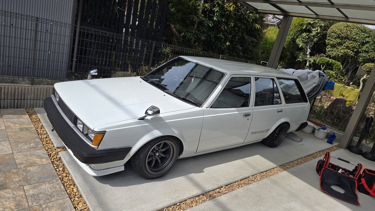 仕事がしんどすぎたので1時間だけクルマを眺める時間を取ります