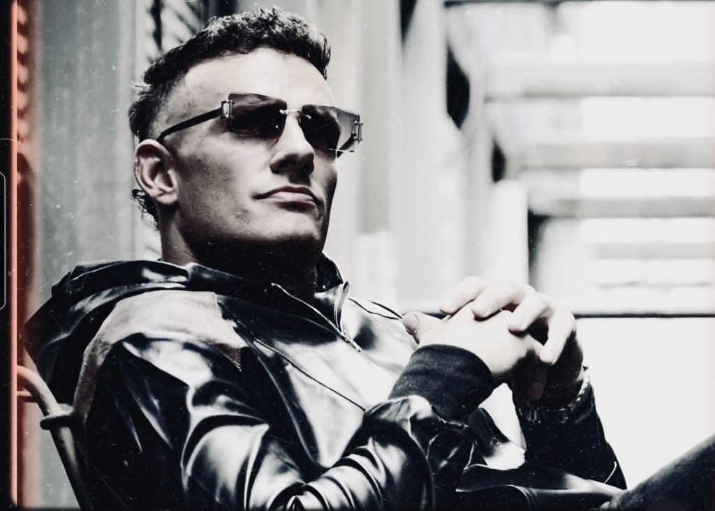 DON’T TRUST ANYONE. tweet media