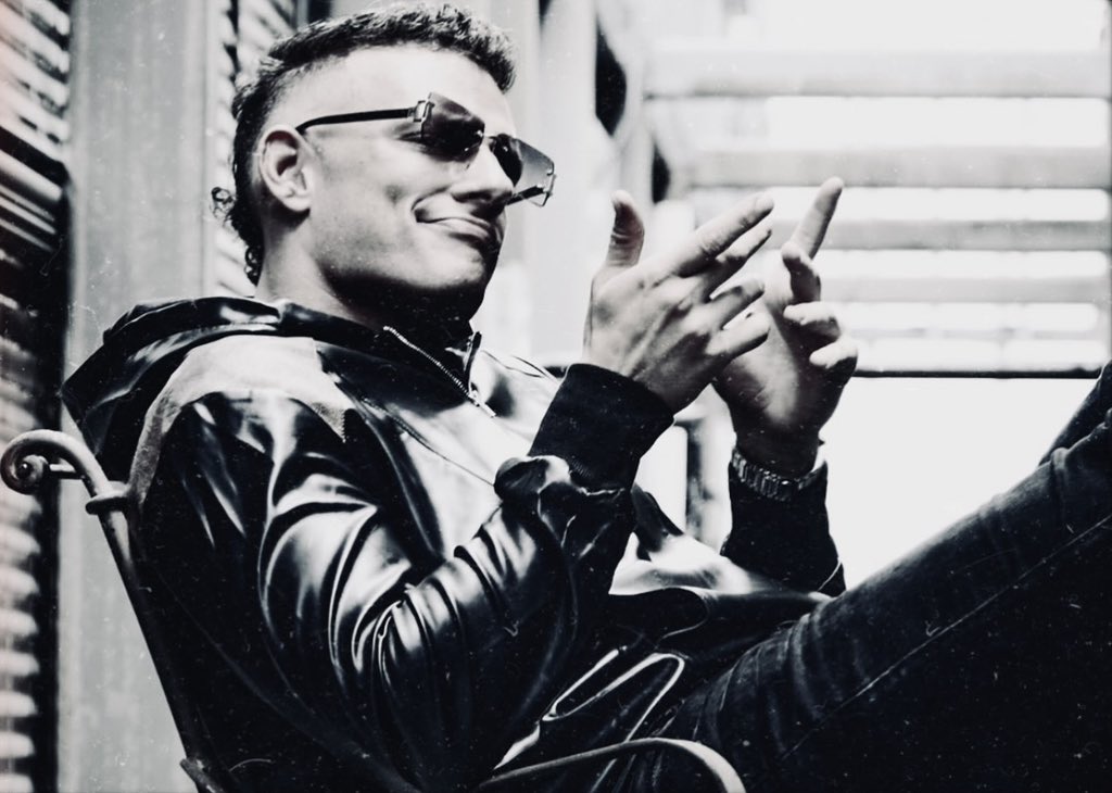 DON’T TRUST ANYONE. tweet media