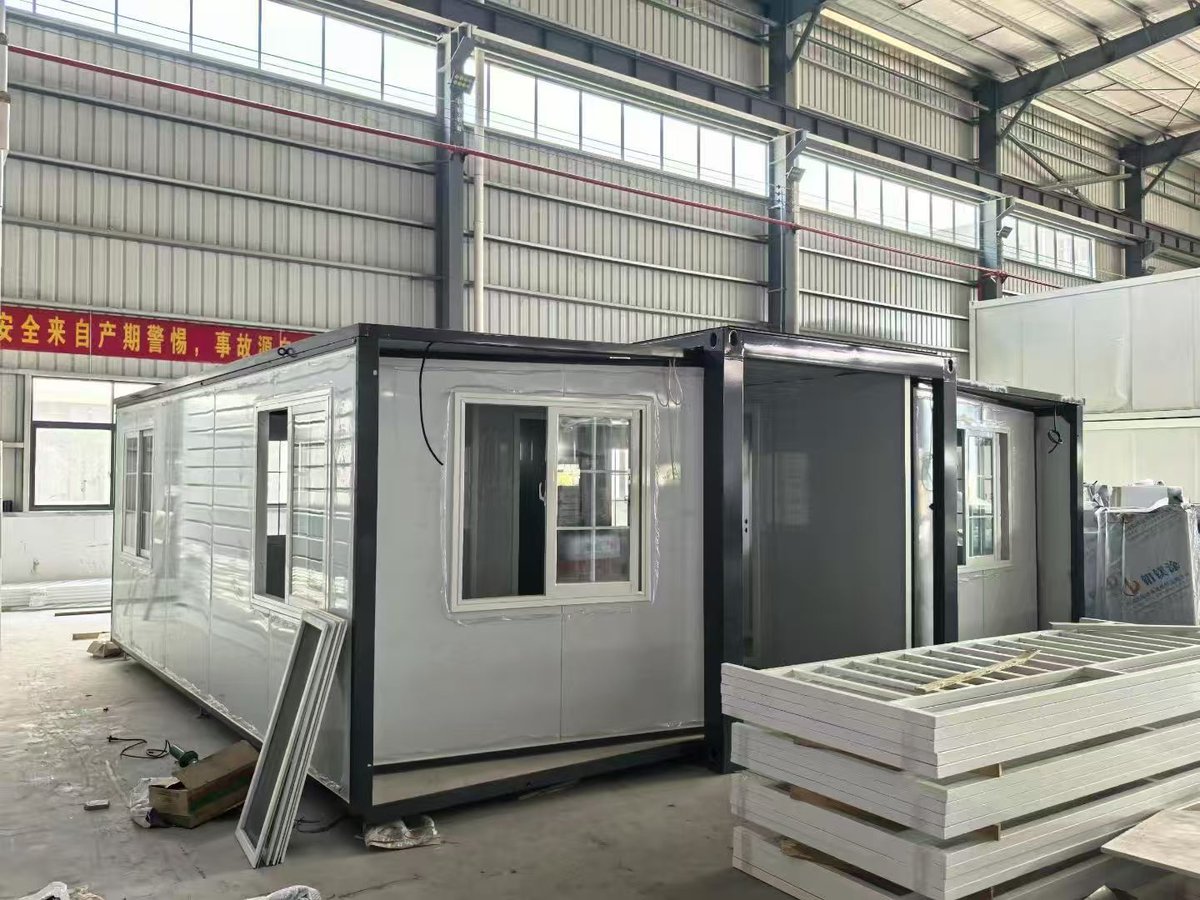 zhongxin2026's tweet image. 🔌Ready-to-use container buildings, equipped with basic facilities, save your decoration time &amp;amp; cost. #ReadyToUse #TimeSavingBuild