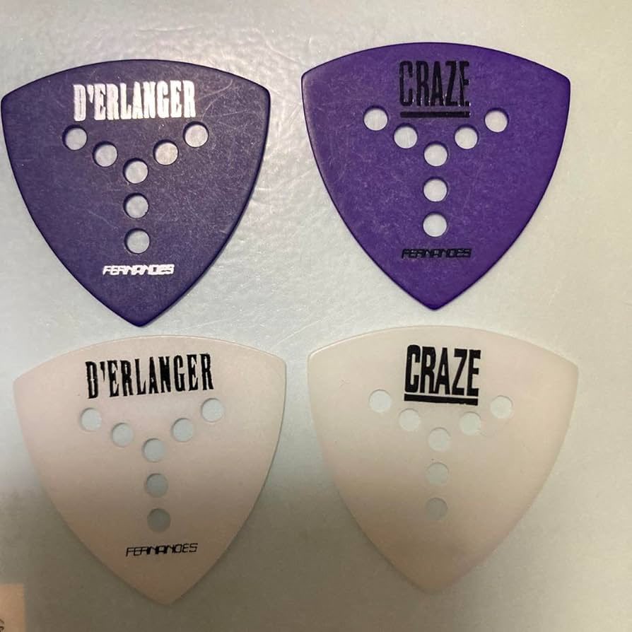 ベロベロさんのアコギの樋口さん、ピックがCIPHER(瀧川一郎)と同じ