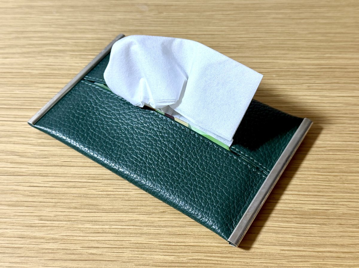 こちらは去年のデザビレでゲットした革のポケットティッシュケースで