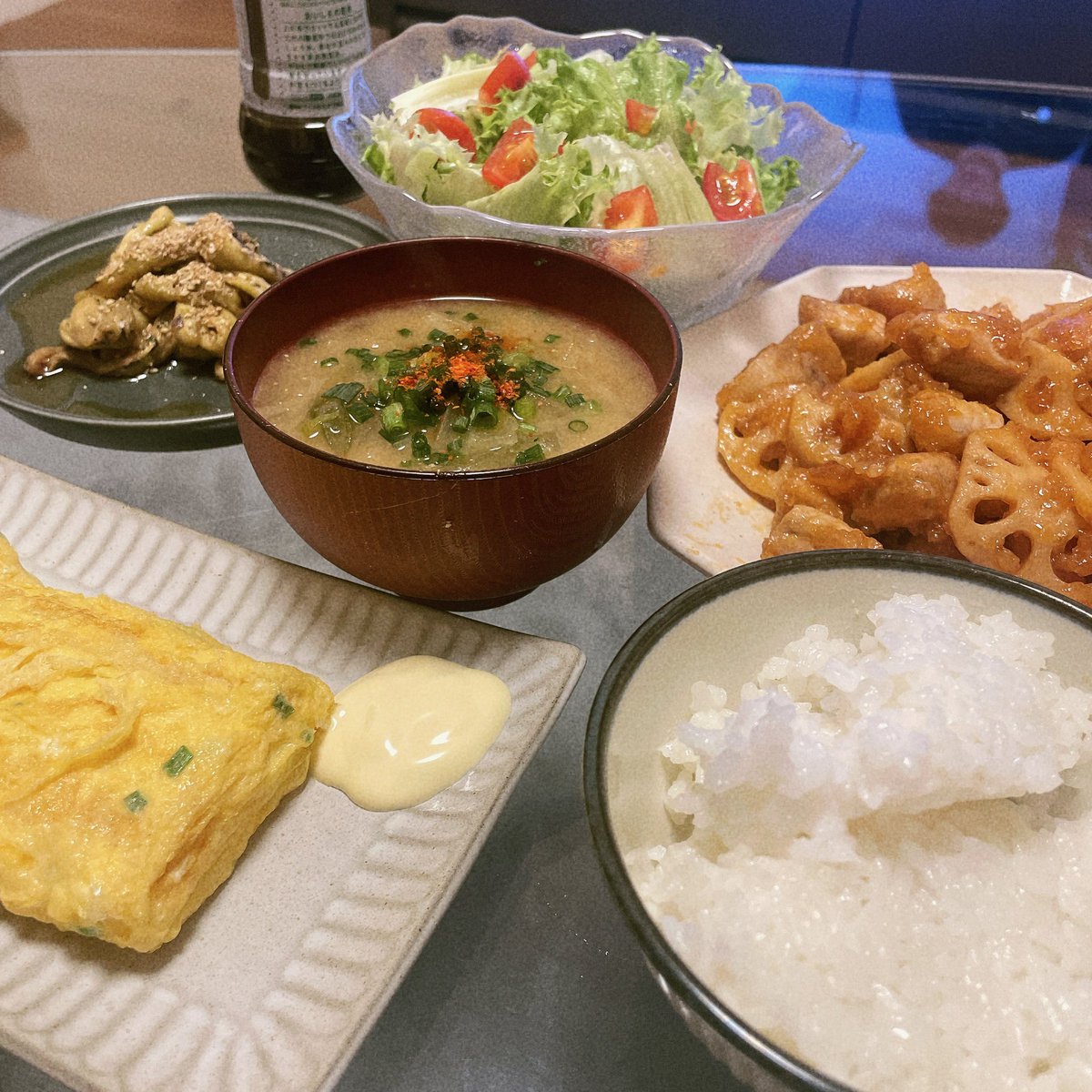 punimema21's tweet photo. 週6ワンオペ夫はフル出社、息子は昼寝トータル平均1時間半、夜は通しで寝てくれへんから寝ても長くて3時間まで、両実家遠方、これで毎日ご飯も作って家事してんのええ女すぎるわ！！！（自分で褒めていくヨ❗️）
最近ご飯の写真めんどくさくて撮ってへんからまた撮っていこ。自分のモチベの為にな！！ https://t.co/tBQWp7yl7O