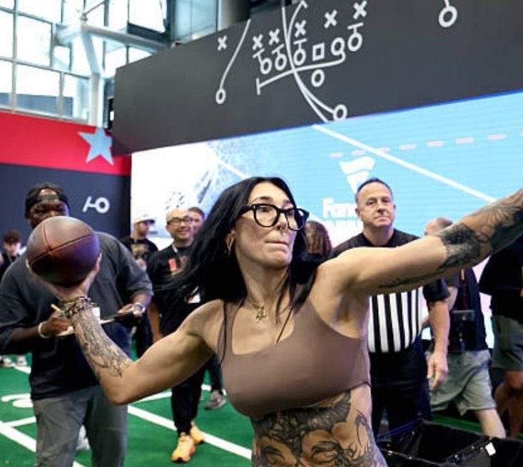 rhea wearing glasses … need that duo to reunite again