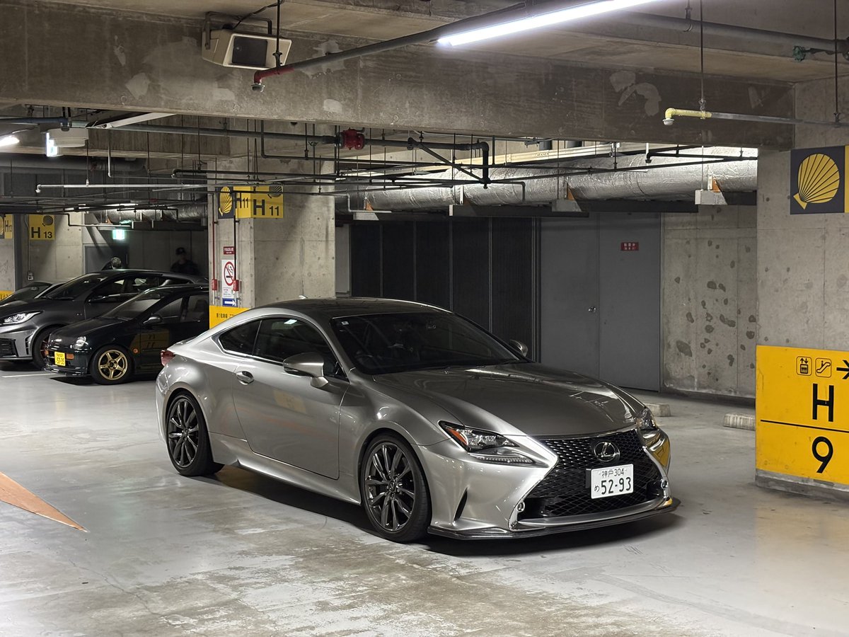 yukiRC200Turbo's tweet photo. #この車を選んだ理由
国産クーペの中でFDの次に好きなデザインがRCとRCFだった
ボディカラーは谷口信輝さんのパンデムRCFがカッコよすぎたのと友達のスポ車乗りと色が被らないからシルバー系で決めました!
車検対応の範囲で少しずつアプデ中 #LEXUS #LEXUSRC https://t.co/HCrlflyJY0