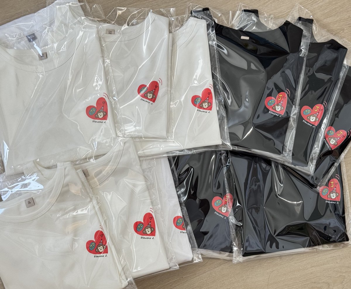 💥💥ประกาศ เสื้อหลุดจอง 💥💥
โอกาสดีดีไม่ได้มีมาบ่อยๆ มีเสื้อหลุดจองมา 5 ตัวค่ะ ถ้าพี่พี่คนไหนสนใจจะเก็บสะสมเพิ่ม สามารถติดต่อมาหลังไมค์ dm มาได้เลยค่า

👕 Oversize Boxy 👕
สีดำ ไซส์ M 1 ตัว (อก 44" ยาว 25 นิ้ว)
สีขาว ไซส์ M 4 ตัว (อก 44" ยาว 25 นิ้ว)

หมายเหตุ 1 :