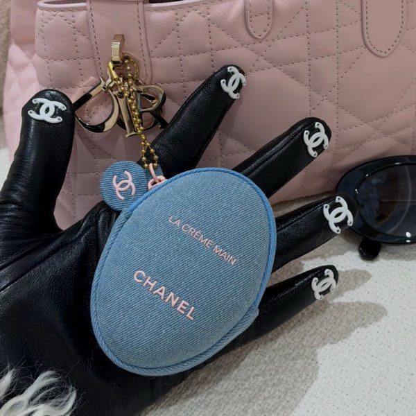 デニムケースCHANELハンドクリーム ラ クレーム マン デニム ハンドクリーム（手肌にうるおいを与える