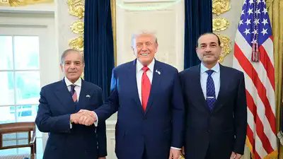 شرمناک۔۔۔
حماس کوغیر مسلح کرنا،غزہ کی پٹی کو اسلحے سے باک کرنا اور فلسطینی سوسائٹی سےاسلامی عناصر کا صفایا کرنے جیسے 3 مقاصد کے لئے ٹرمپ کی زیر صدارت پیس بورڈ میں شہباز شریف کی اسرائیلی وزیر خارجہ کیساتھ شرکت۔۔۔اقبال نے ان کے بارے میں کہا تھا۔۔
نگہبان حرم معمار دیر است
یقینش مردہ
