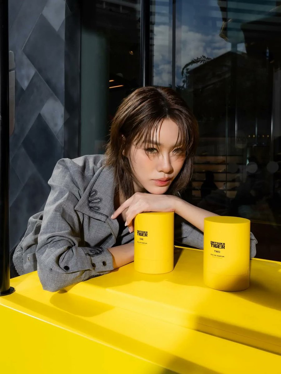 EMI_BONNIE_ANY's tweet image. Yellow สวยเลยกั๊ฟ สีเดียวกับลูกเลย

#emiamily #OnitsukaTiger #fragrance